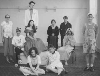 Cast of 'Muhur Gozlum'
