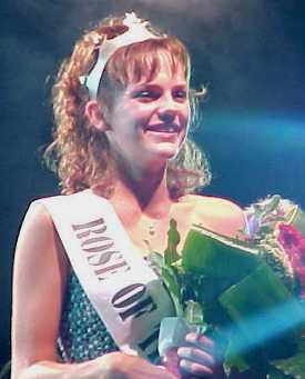 Róisín Ryan Egenton, representing New York, was selected the 2000 Rose of Tralee on Tuesday 22nd August
