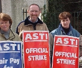 ASTI Members on picket-duty outside Tralee's Presentation Secondary School on Wednesday