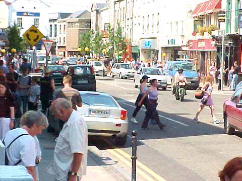 The centre of Tralee was bustling with activity on Saturday as it basked in the soaring temperatures.